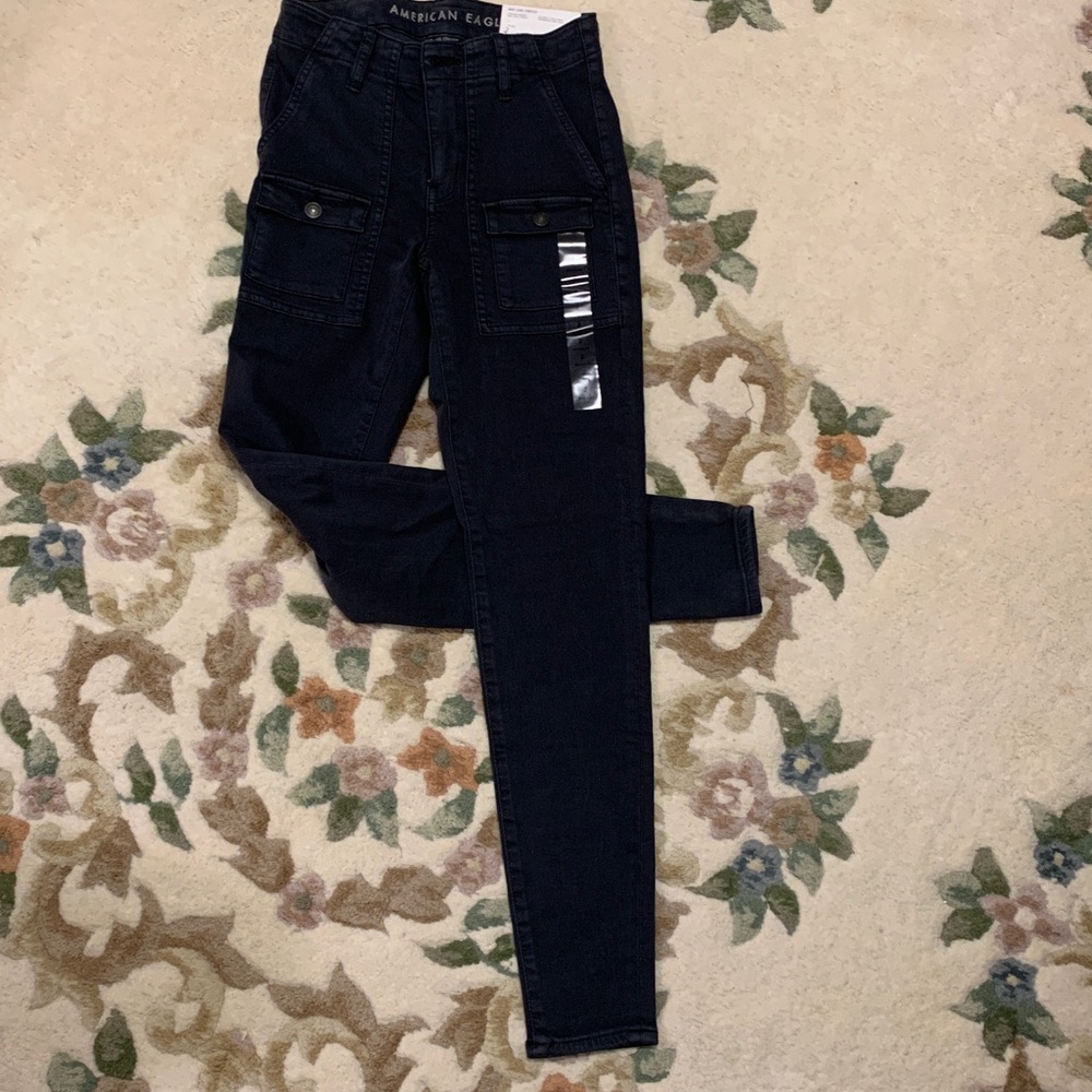 NEW AE Black Cargo Jeggings, size 2, high rise, next level stretch 26/28